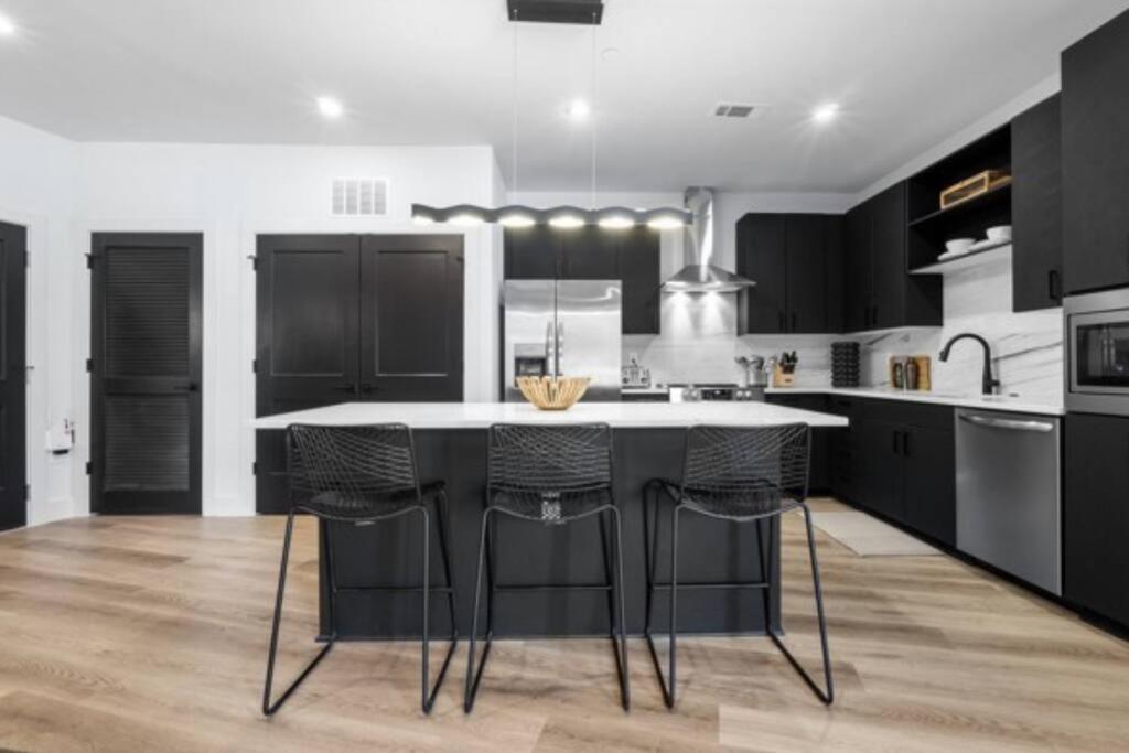Electric - Odyssey -top Floor West End 2 Bedroom - Minutes To Broadway Apartamento *